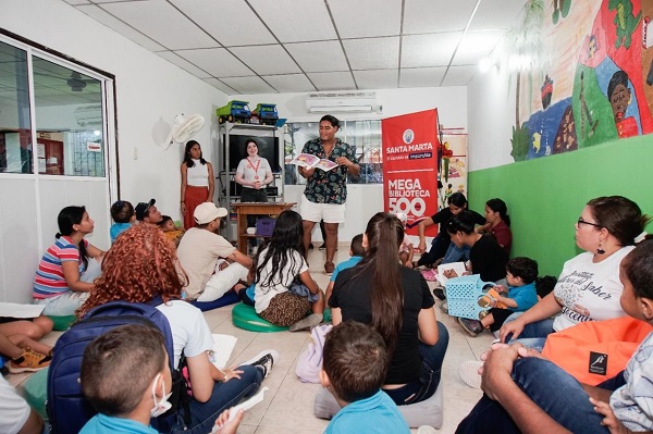 La actividad fue realizada en la Megabiblioteca en donde asistieron samarios de diferentes barrios de la ciudad.