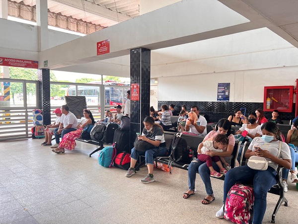 Desde la Central de Transporte se les retira a los ciudadanos comprar su pasaje solo dentro de la Terminal en las taquillas de las empresas.