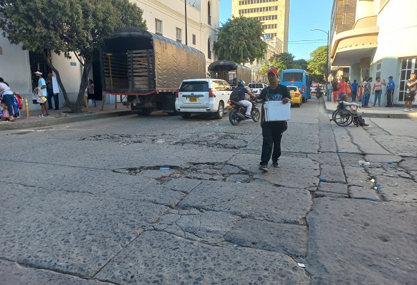 Así se ven las calles de la Avenida Campo Serrano. 