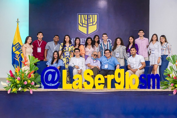 En el espacio participaron estudiantes y profesionales de diversas áreas del conocimiento.