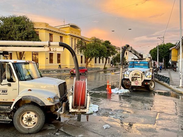Essmar informó que la situación se originó debido a un colapso por el alto ingreso de residuos sólidos en la Estación de Aguas Residuales.
