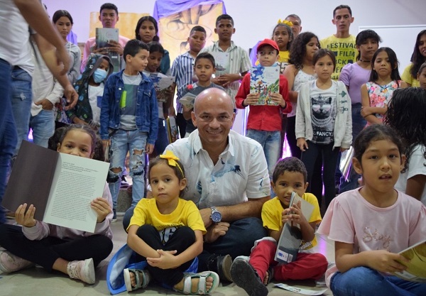 Niños y jóvenes de Aracataca en compañía de los tutores escogieron el taller para desarrollar sus habilidades.