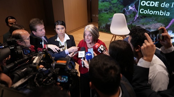 Ministra de Agricultura y Desarrollo Rural, Cecilia López Montaño, invitó a los campesinos a utilizar los recursos que el Gobierno Nacional les ofrece. 