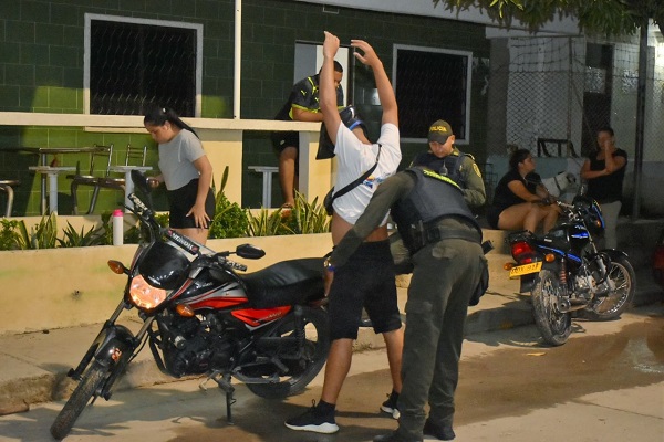 Unidades de la Policía Metropolitana, realizando operativos de seguridad en la ciudad. 