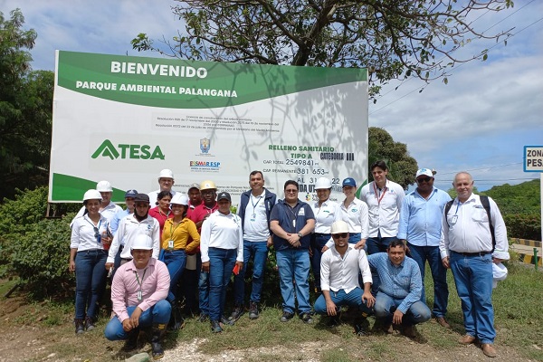 Integrantes de la Veeduría Ciudadana, Essmar, Corpamag, supervisan las condiciones del relleno sanitario