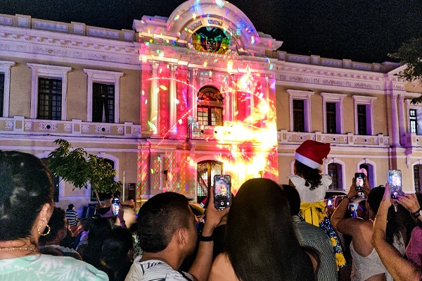 Desde el edificio de la Alcaldía de Santa Marta se proyectaron con historias alusivas a la Navidad ‘video mapping’.