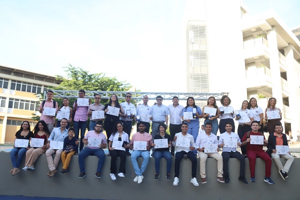 la Universidad del Magdalena exaltó el esfuerzo y dedicación de sus estudiantes.
