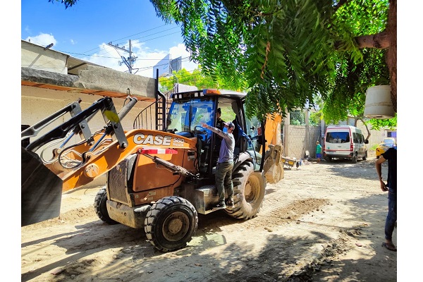 El uso de maquinaria amarilla permitió agilizar los trabajos y garantizar una vía en buen estado. 