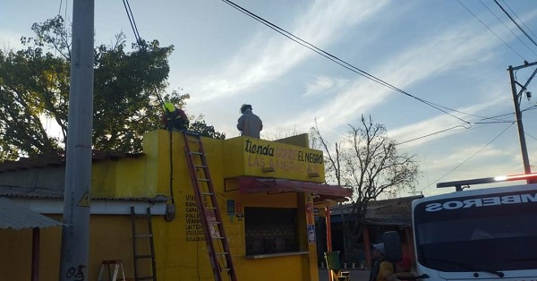 Mientras todo esto se soluciona, el cuerpo de Bomberos sigue atendiendo incendios menores, sobre todo en el área rural, donde las “quemas controladas” han generado emergencias forestales.
