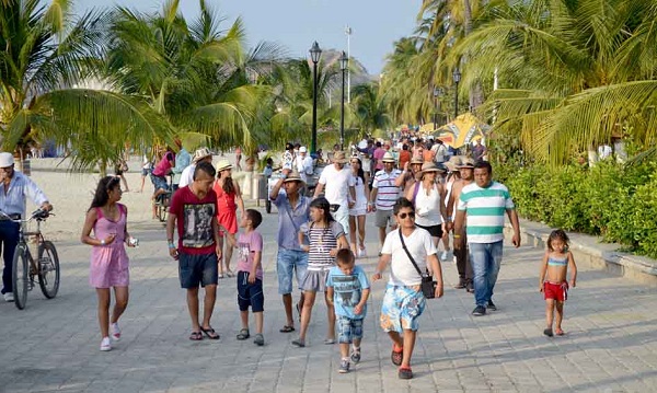 Los turistas aprovechan la época para recorrer los sitios turísticos que representan la cultura e historia del Distrito.