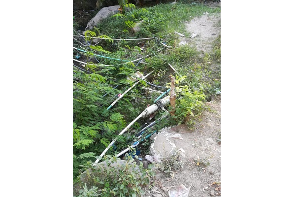 Así se ven los puntos donde la comunidad debe conectar las mangueras cuando llega el agua para poder recolectar el preciado líquido.