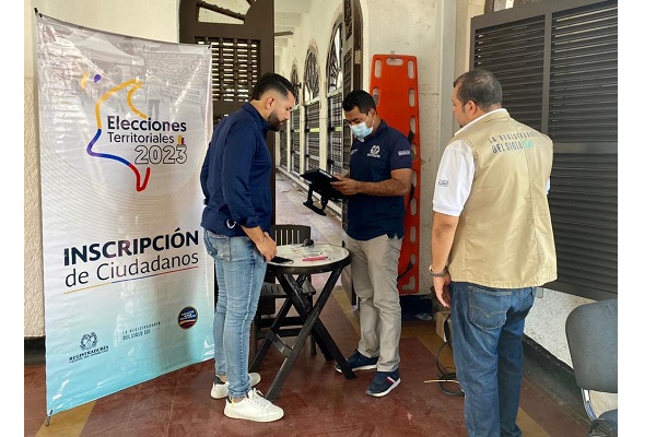 Los puntos móviles de inscripción operan, en su mayoría de lunes a viernes de 11:00 am a 8:00 pm