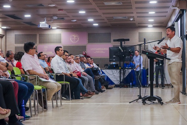 Rector Pablo Vera Salazar socializa retos y desafíos del 2023 con los docentes.