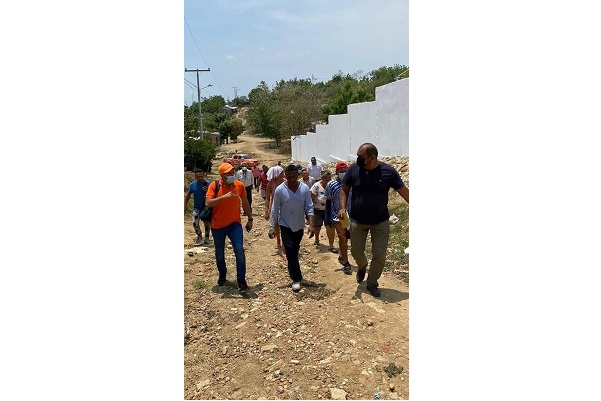  El gobernador de Magdalena, incumple la fecha de inicio del proyecto de alcantarillado y pavimentación de 1.8 kilómetros en el barrio Villa Rosa