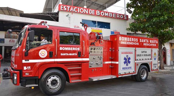 El Cuerpo de Bomberos Voluntarios de Santa Marta, cumpliendo con su labor en la ciudad.