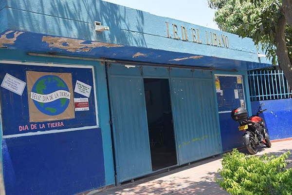 El colegio El Líbano, se encuentra en deteriorables condiciones y  no se ha cumplido con las dotaciones pactadas.