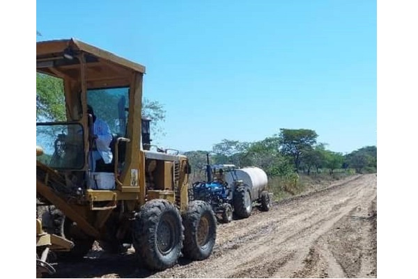 Obras de mejoramiento de vías en sábanas de San Ángel, que pretenden mejorar la movilidad en este municipio.
