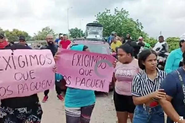 La petición de las mujeres trabajadoras radica en el pago del salario que se les adeuda por parte de la entidad.