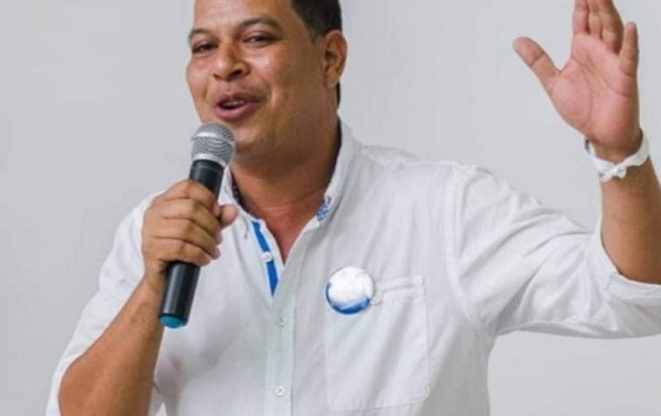 Roberto Pérez Varela alcalde de Pivijay acusado por los concejales de incurrir en una falta que dejó sin alimentación escolar a la niñez del municipio. 