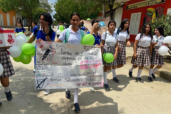 Durante la jornada de pedagogía, los estudiantes de la Institución Educativa Víctor Subiría recibieron toda la información necesaria para prevenir la enfermedad de dengue.