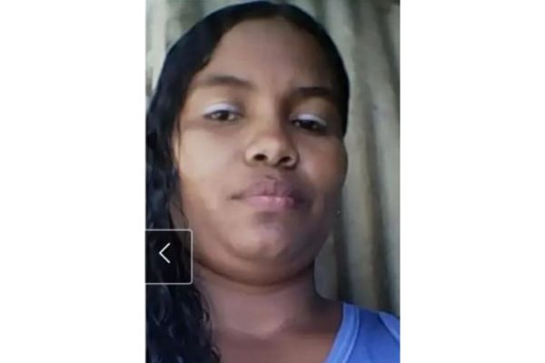 El cuerpo sin vida de Lizbeth Patricia Villamil Sánchez quedó tendido en el sitio donde departía junto con su esposo tras ser atacada a tiros.