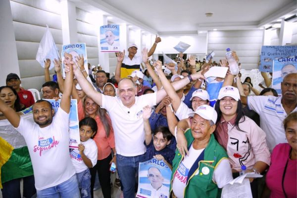 En su encuentro con los líderes sociales, cívicos, de la ciudad, estos le manifestaron a Carlos Pinedo Cuello que es necesario implementar las políticas públicas que beneficie a las comunidades.