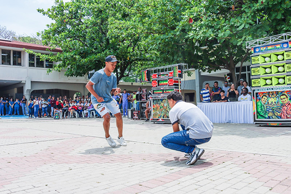 El campus universitario vibró con el desarrollo de diferentes actividades lúdicas que propiciaron el sano esparcimiento entre los estudiantes. 