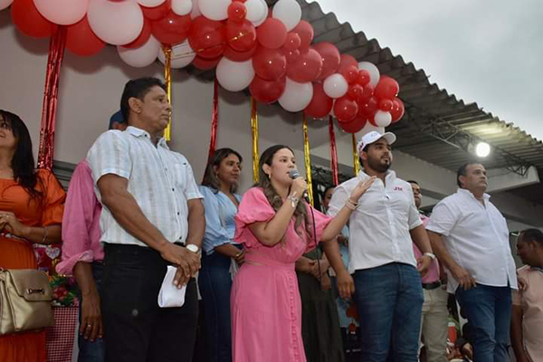 El grupo político “Ariguaní Piensa Diferente”, se sumó a la precandidatura a la alcaldía de ese municipio María Paola Álvarez Puerta.