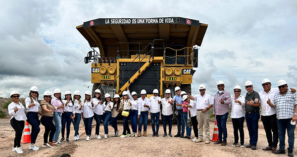 El grupo estuvo atento a las socializaciones de las diferentes dependencias de la compañía sobre el proceso de extracción y producción de carbón.