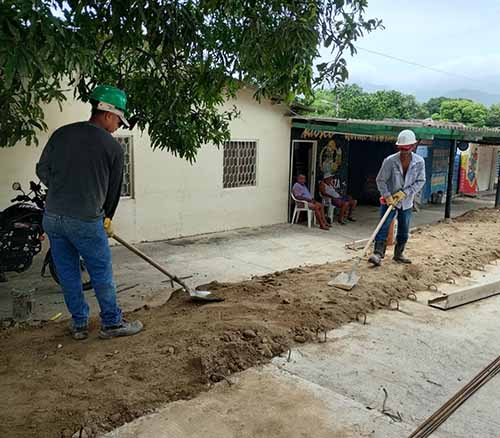 Los trabajos se adelantan con la intervención de las placas que presentaron daños en los espacios públicos, debido a que fueron socavadas por las aguas lluvias.