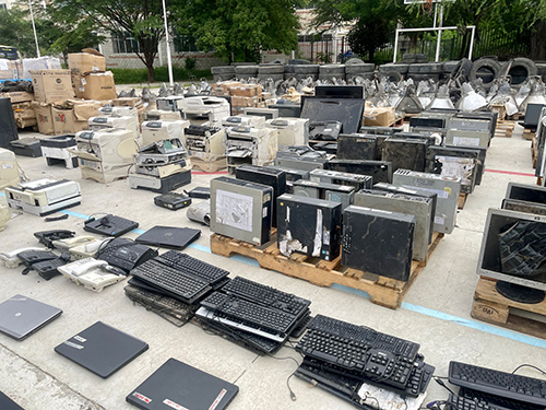 Durante la jornada se destacó la recolección de aproximadamente 400 unidades de llantas, más de 200 reflectores y 100 computadores.
