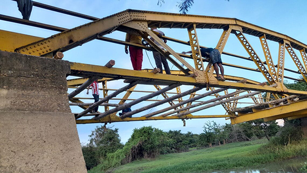 El desplome del puente ‘Michichoa’ ha generado pérdidas en los hogares de las familias campesinas del corregimiento de Barro Blanco
