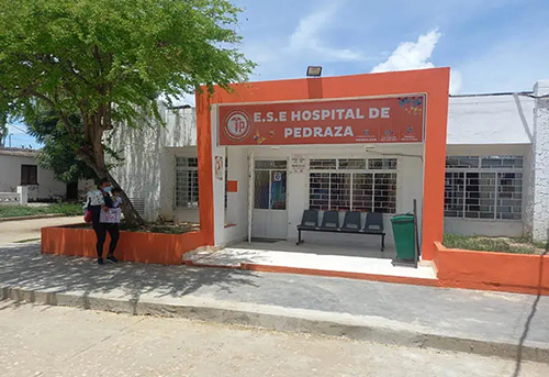 Aspecto de las afueras del Hospital Pedraza en donde se atenderion a más de dos mi pacientes, con problemas de salud.
