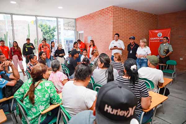 Por el momento, la primera autoridad del Distrito dispuso de mercados para que los comerciantes tengan asegurada su alimentación hasta cuando finalicen los arreglos de sus locales.