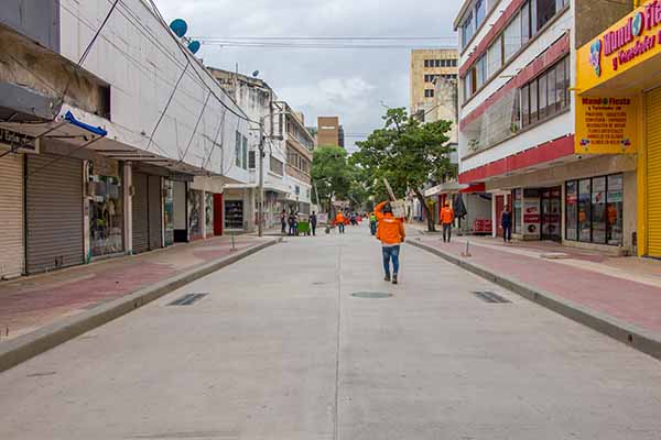 El espacio público también ha sido intervenido, tras reubicar a 602 vendedores informales y construir una ciclovía bidireccional.