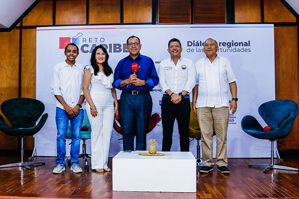 : El programa Talento Magdalena fue uno de los motivos de exaltación por parte de los participantes del panel.