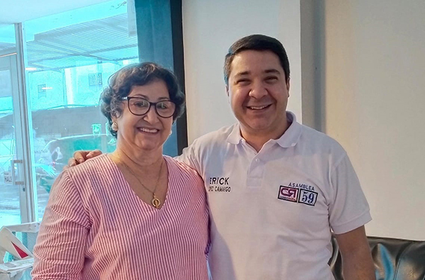 Silvia “La Pola” Palacio, se tomó la foto con el candidato a la asamblea por Cambio Radical Erick López, para demostrar el apoyo a su candidatura. Silvia “La Pola” Palacio, se tomó la foto con el candidato a la asamblea por Cambio Radical Erick López, para demostrar el apoyo a su candidatura.
