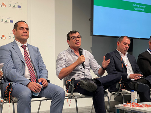 En la fotografía, José Francisco Zúñiga Cotes, presidente de Asbama, entre otros asistentes al evento.