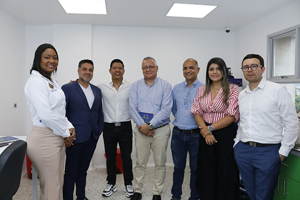 Expertos en terapia genética, plataformas tecnológicas, proveedores de insumos odontológicos, entre otros, asistieron a este gran inauguración