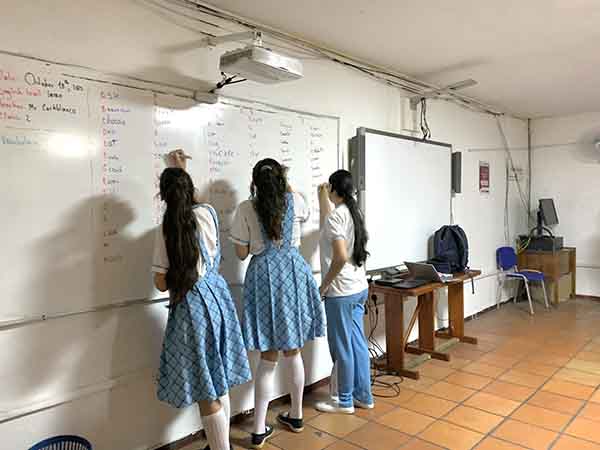 La inversión en educación y el fomento de habilidades bilingües son esenciales para el crecimiento y desarrollo sostenible del Magdalena y su comunidad.