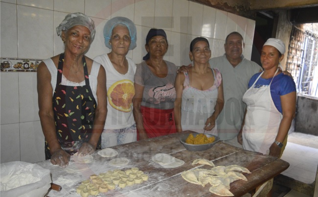 Las famosas empanadas Conchí en Santa Marta, una tradición familiar. Fotos: Ly Erick Amasifuen/ EL INFORMADOR. 