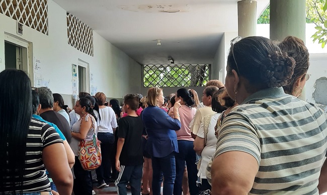 Denuncian caos para ejercer el derecho al voto en el Instituto Magdalena