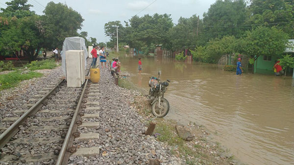Las aguas desbordadas penetraron en las viviendas, causando estragos y dejando a su paso pérdidas materiales significativas. Foto Cortesía Corro.