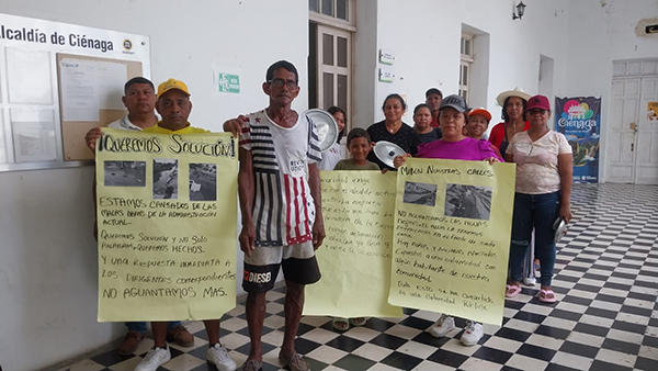 Las personas afectadas por dicha obra exigieron soluciones sino, no tardarían en tomarse las vías del hecho. Foto: Máximo Hernández.