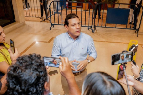 Abogados representantes de Jorge Agudelo, candidato a la Alcaldía por Fuerza Ciudadana, han denunciado una demora injustificada en el proceso de escrutinios distritales. 