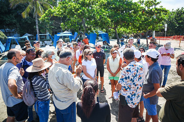  La comunidad, expresando su deseo de reiniciar los trabajos, subraya la urgencia de encontrar una solución sostenible para la erosión costera en Playa Salguero.