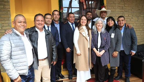 La ministra de vivienda, Catalina Velasco, encabezó una reunión estratégica con alcaldes electos de ocho municipios del Magdalena.