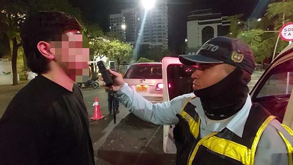 Entre las actividades que se llevan a cabo para velar por la seguridad y bienestar de la ciudadanía, se encuentra el hacer pruebas de alcoholemia a los conductores.