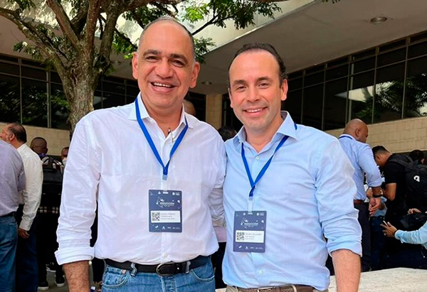 El alcalde electo de Santa Marta; Carlos Pinedo Cuello, junto a Alejandro Éder; alcalde electo de Cali.