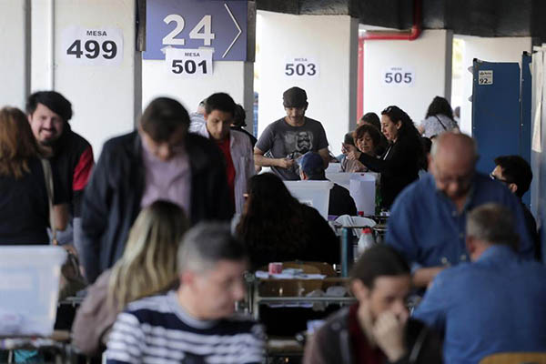 Más de 15,4 millones de chilenos llegaron a las urnas para decidir por una nueva propuesta de Constitución que sustituya a la actual.